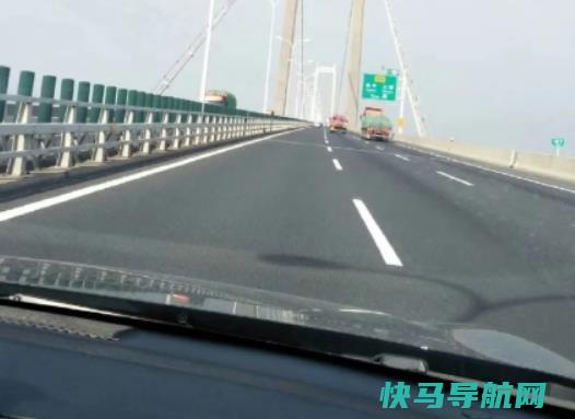 方向盘跑偏原因是？新车有异味重正常吗