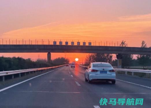 方向盘跑偏原因是？新车有异味重正常吗