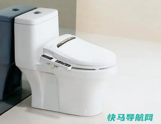 马桶太靠墙软管换怎么处理？马桶盖是通用的吗